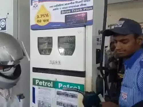 पेट्रोलियम मंत्री बोले- पेट्रोल-डीजल के दाम घट सकते हैं:अगर कच्चे तेल की कीमत 65 डॉलर प्रति बैरल रही तो 2-3 महीने में कटौती संभव |
