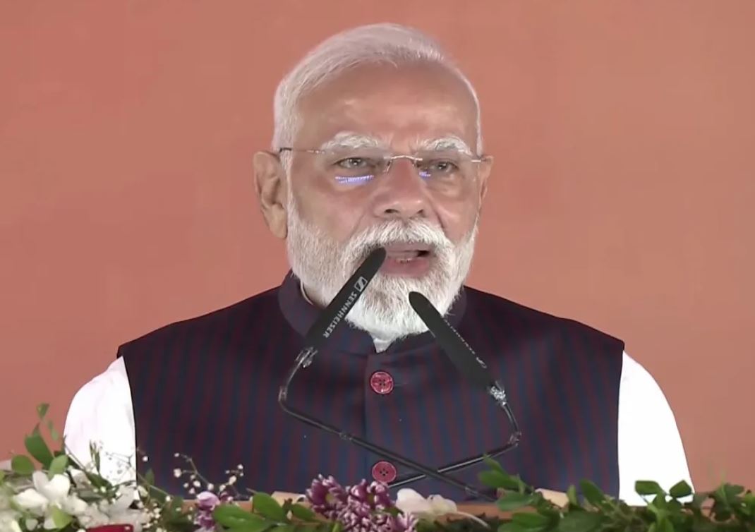 पीएम मोदी ओडिशा पहुंचे, 15 महीनों में छठवां दौरा ओडिशा के झारसुगुड़ा में कई विकास परियोजनाओं का किया शिलान्यास और उद्घाटन