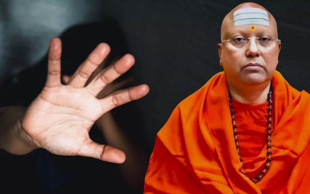 स्वामी चैतन्यानंद सरस्वती के खिलाफ केस दर्ज, इंस्टीट्यूट में 17 छात्राओं से छेड़छाड़ का लगा आरोप