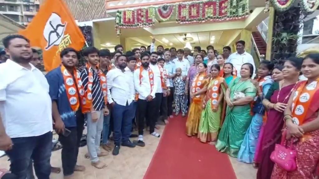 उद्धव ठाकरे को फिर झटका, कल्याण में तमाम पदाधिकारियों और कार्यकर्ताओं ने पार्टी छोड़ी