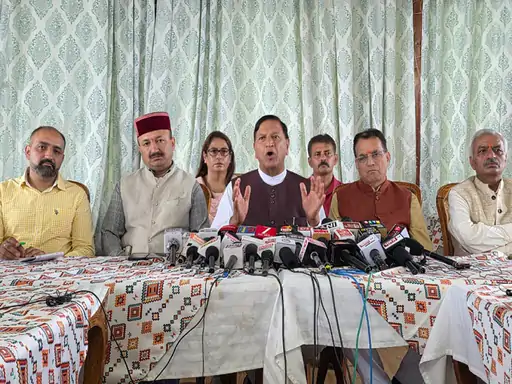 हिमाचल सरकार और इलेक्शन कमीशन आमने-सामने:BJP बोली-सत्तारूढ़ कांग्रेस चुनाव से घबराई, पूर्व कमिश्नर ने कहा- संवैधानिक संस्था का प्रोग्राम स्थगित करना सही नहीं 
